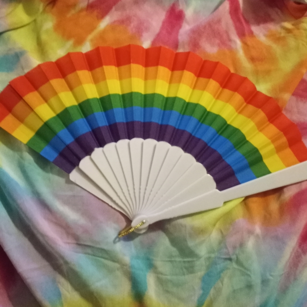 Rainbow 🌈 pride fan 🏳️‍🌈